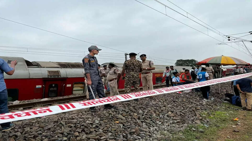  ஜார்க்கண்ட்டில் ஹவுரா - மும்பை விரைவு ரயில் தடம் புரண்ட விபத்து