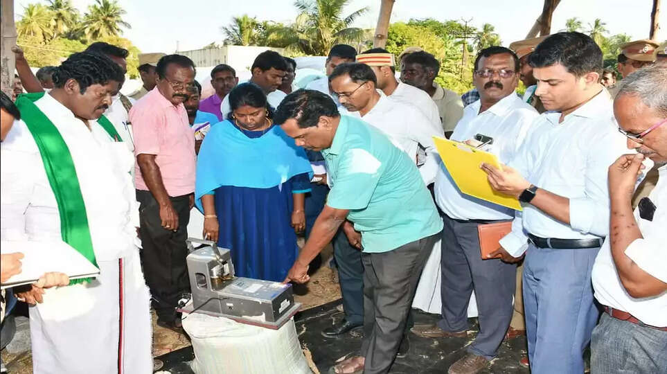 திருவாரூர் மாவட்டத்தில் பயிர்சேதம் குறித்து மத்தியக் குழு ஆய்வு.. 