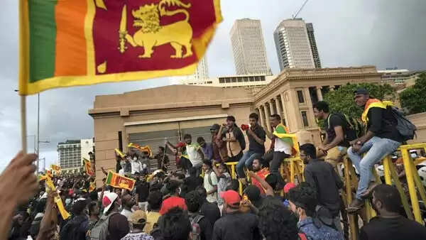 இலங்கையில் துப்பாக்கிச் சூடு..தொடரும் பதற்றம்.. - போலீஸாருக்கு அதிரடி உத்தரவு போட்ட மனித உரிமைகள் ஆணையம்