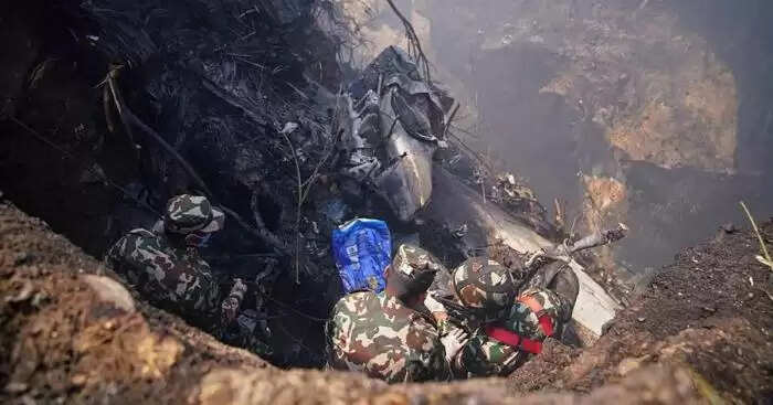 நேபாளத்தில் பயணிகள் விமானம் விபத்து : 40 பேர் உயிரிழப்பு.. மீட்பு பணிகள் தீவிரம்..