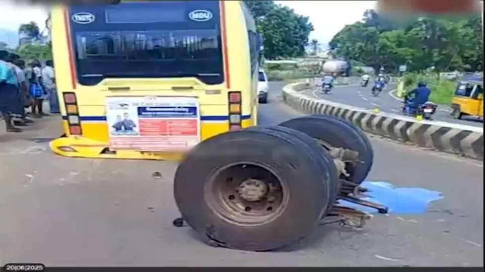 தனியாக ஓடிய அரசு பேருந்து சக்கரங்கள்