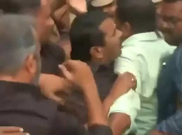 “இந்த கொடுமைக்கு 10 மாதம்தான்... ஆட்சிக்கு நிச்சயம் முற்றுப்புள்ளி வைப்பேன்”- சீமான் ஆவேசம்