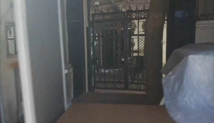 முதல்வரின் வீட்டிற்கு சீல் வைத்த அதிகாரிகள்!