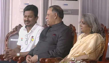  தேசியக் கொடியை அவமதித்தாரா உதயநிதி ஸ்டாலின்?