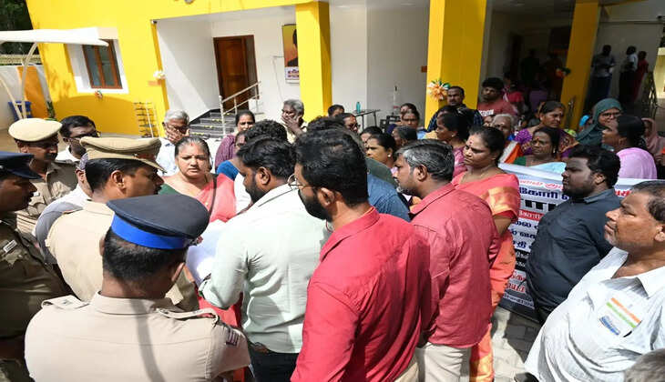 பெரம்பூரில் முதல்வர் விஜய்யின் அலுவலகத்தை முற்றுகையிட்டு பெண்கள் போராட்டம்