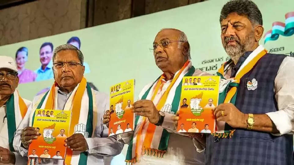 மகளிருக்கு மாதம் ரூ.2000, பட்டதாரிகளுக்கு ரூ.1,500 - காங்கிரஸ் தேர்தல் அறிக்கையில் முக்கிய அறிவிப்புகள்..