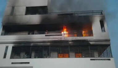 திருப்பதியில் மருத்துவமனையில் தீ விபத்து -  மருத்துவர், அவரது 2 குழந்தைகள் பலி..