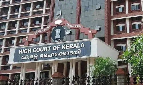 வேலை நிறுத்தம் செய்யும் அரசு ஊழியர்களுக்கு சம்பளம் வழங்க கூடாது : அரசுக்கு ஐகோர்ட் உத்தரவு..