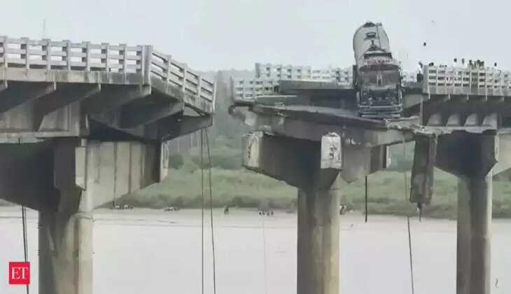 குஜராத் பாலம் இடிந்து விபத்து: பலி எண்ணிக்கை 18 ஆக உயர்வு..!!