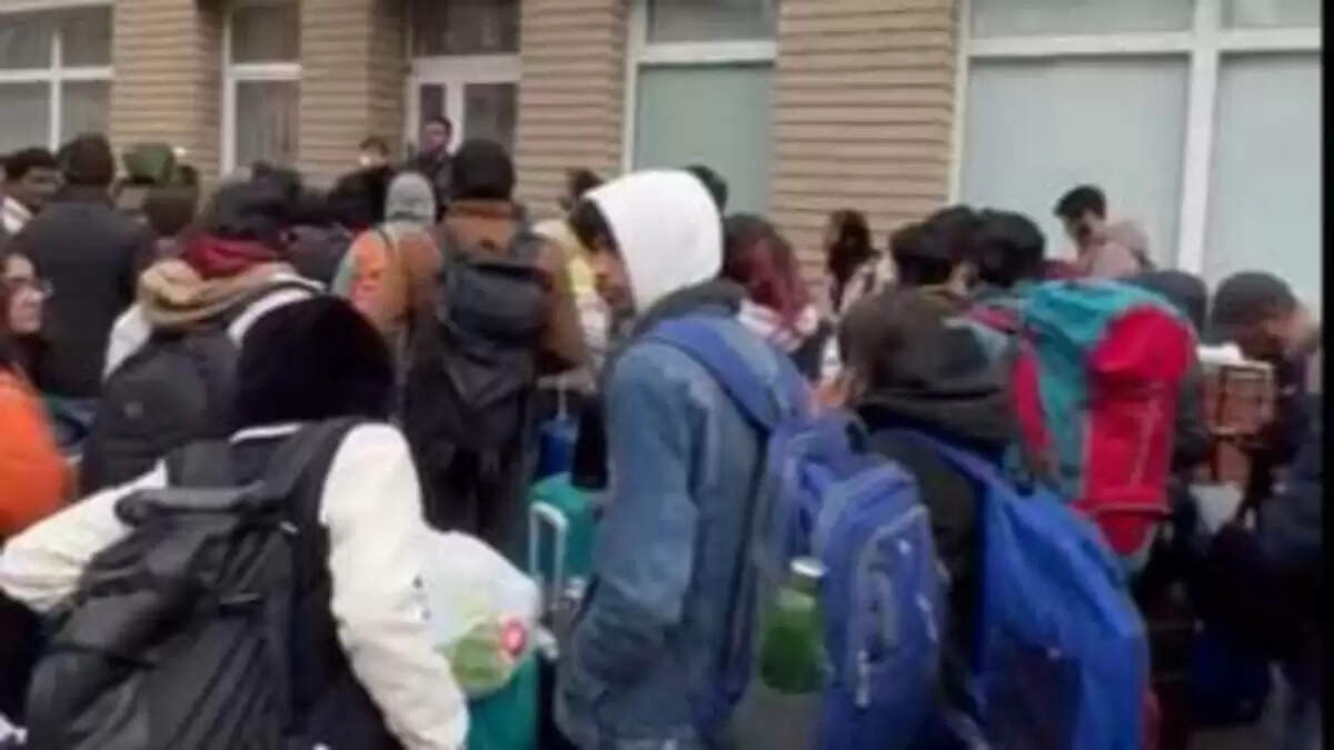 உக்ரைனில் இந்திய மாணவர்கள்