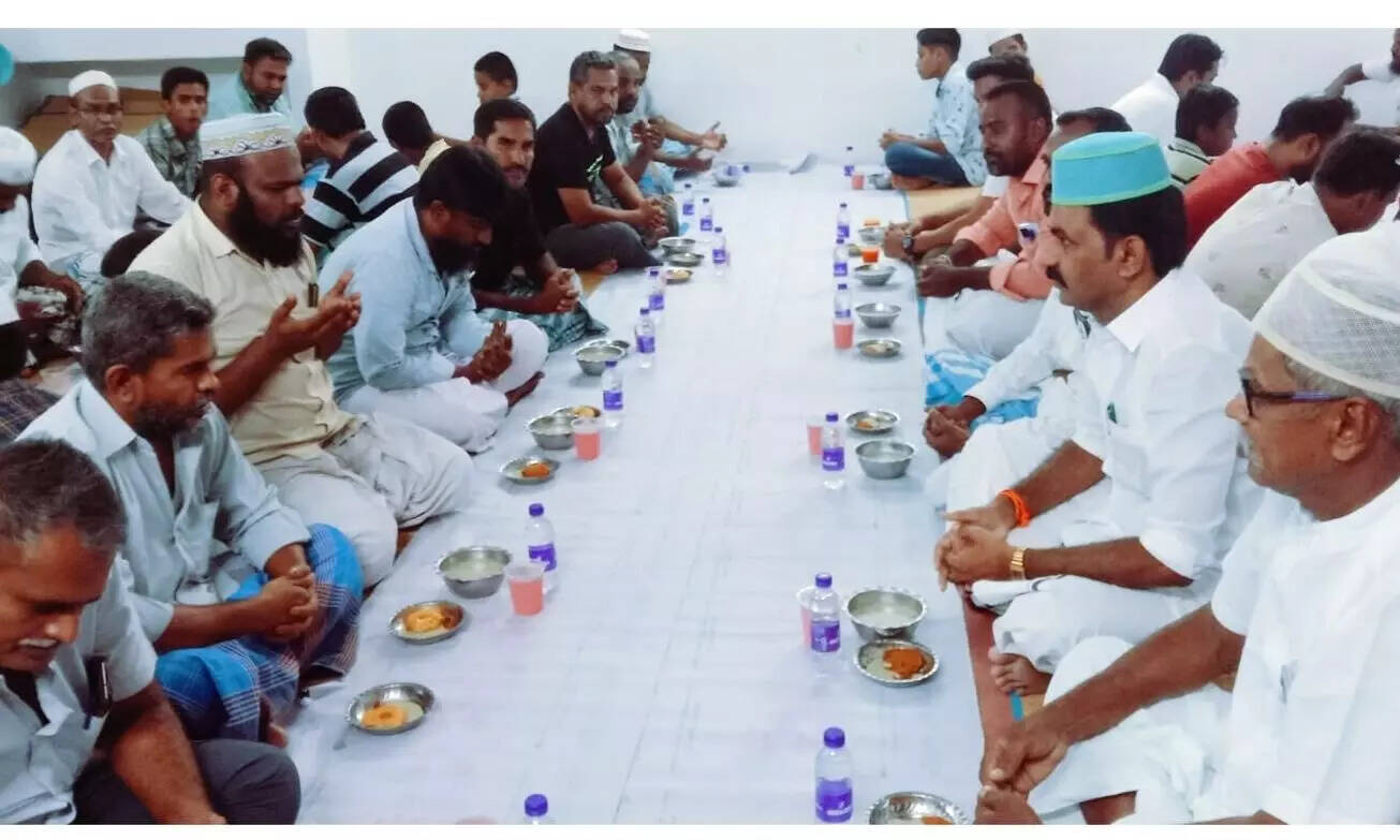 ஏப்.18ல் இப்தார் விருந்து அளிக்கும் ஓபிஎஸ்..