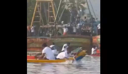 காரைக்காலில் களைகட்டிய படகு போட்டி