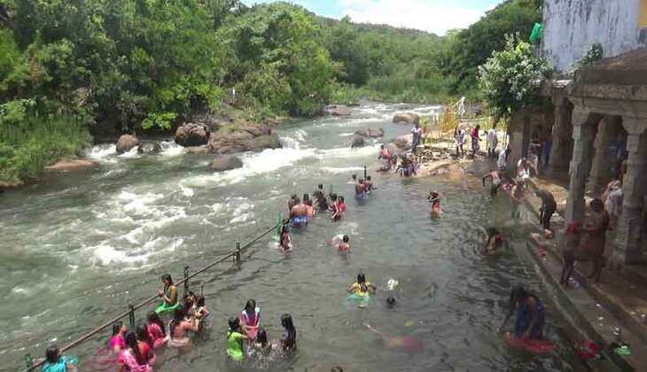 காரையார் சொரிமுத்து அய்யனார் கோவில் தாமிரபரணி ஆற்றில்