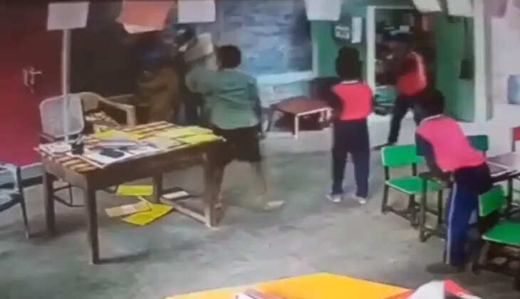 தலைமை ஆசிரியை தலைமுடியை இழுத்துப்போட்டு அடித்த ஆசிரியை