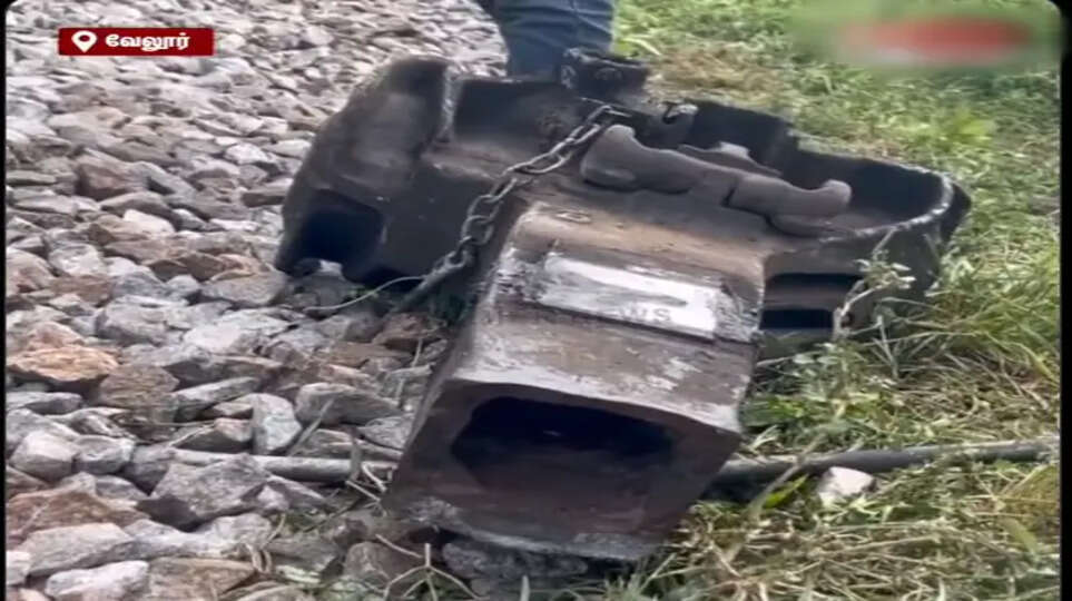 வேலூர் காட்பாடி - ரயில் என்ஜின்