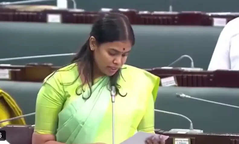 “தனியார் நிறுவனங்கள் ஆந்திராவுக்கு செல்வதாக கூறுவது தவறான தகவல்”- கீர்த்தனா