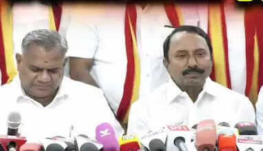 “2026ல் விஜய் தலைமையில் புனித ஆட்சி அமையும்”- செங்கோட்டையன்