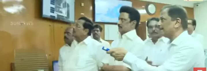  மாநில அவசர கட்டுப்பாட்டு மையத்தில் முதலமைச்சர் மு.க.ஸ்டாலின் திடீர் ஆய்வு..