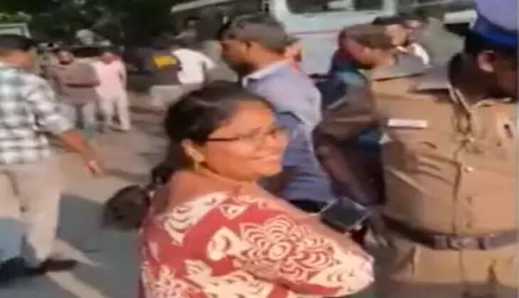 #BREAKING விஜய் ரோடு ஷோவில் மீண்டும் செயின் பறிப்பு