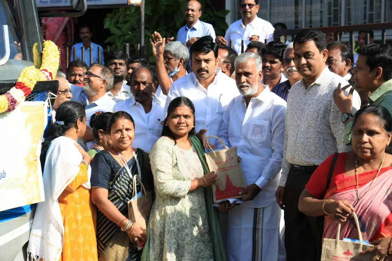 பெருமாள் கோயில்களுக்கு  புரட்டாசி மாத ஆன்மீக சுற்றுலா -  கொடியசைத்து தொடங்கி வைத்த அமைச்சர்கள்..