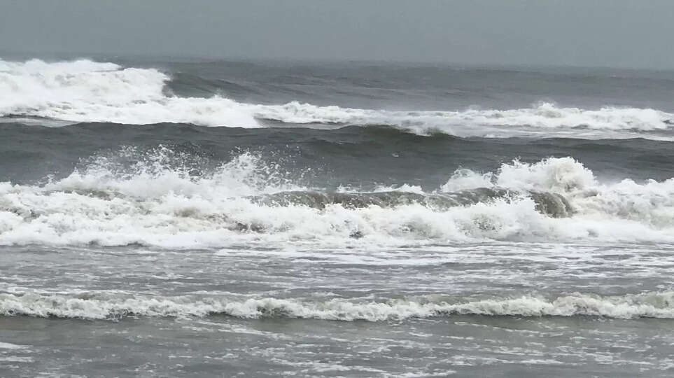 மணிக்கு 150கி.மீ வேகத்தில் கரையைக் கடக்க தொடங்கிய பிபோர்ஜாய் புயல்..  