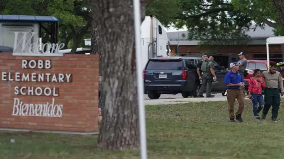  இளைஞரின் வெறிச்செயல்... கண்மூடித்தனமான துப்பாக்கிச்சூடு... 18 குழந்தைகள் உள்பட 21 பேர் பலி..