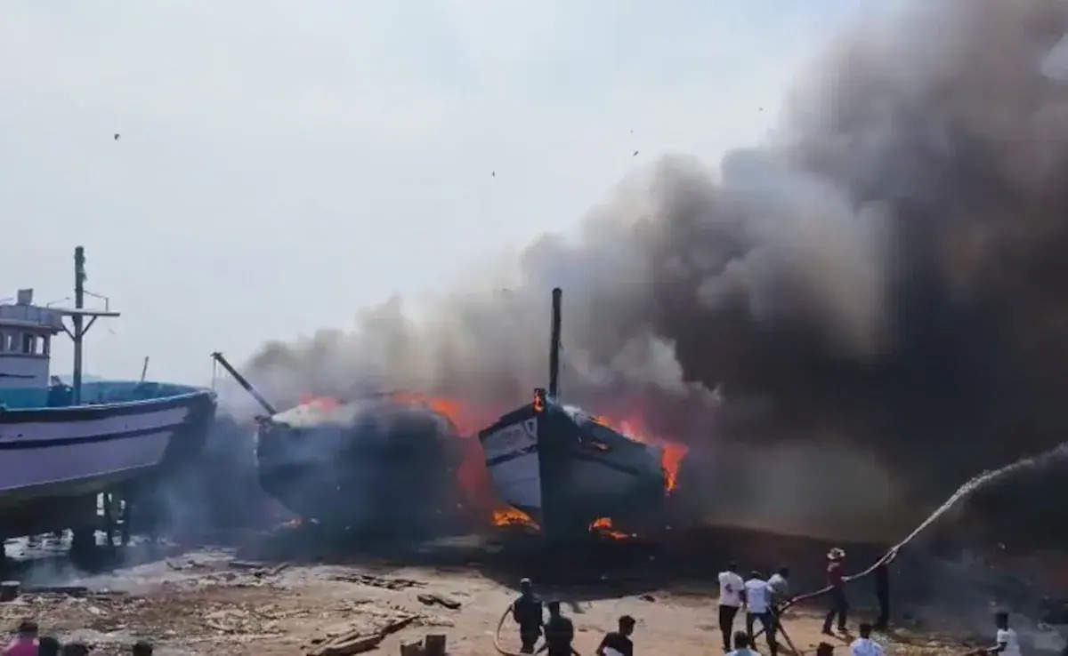 Udupi: Several fishing boats caught fire in Gangolli
