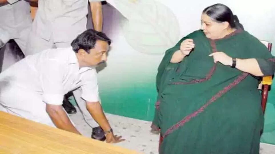 ஈபிஎஸ் உடன் மட்டுமல்ல ஜெயலலிதாவுடனும் செங்கோட்டையனுக்கு மோதல்