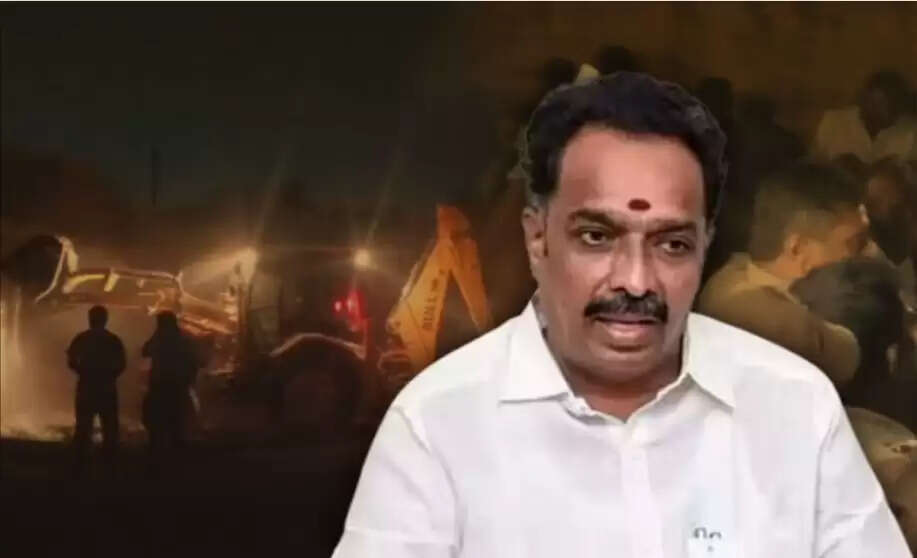 எம்.ஆர்.விஜயபாஸ்கர் வீட்டில் சட்டவிரோத மணல் பறிமுதல்