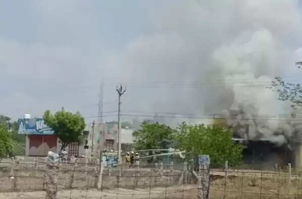 சிவகாசி அருகே பட்டாசு கடையில் விபத்து! தீபாவளி பட்டாசுகள் கருகின