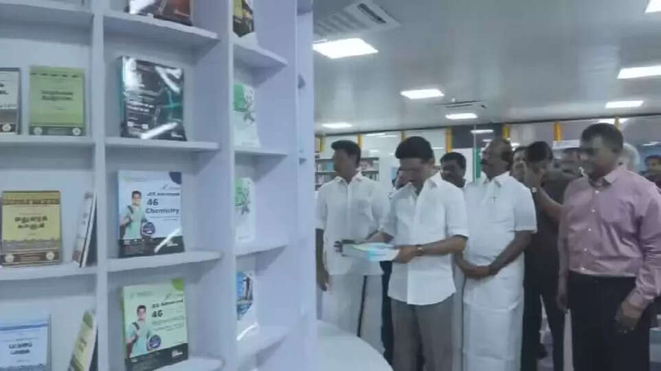 இனி சென்ட்ரல் ரயில் நிலையத்திலேயே  பாடப்புத்தகங்கள் கிடைக்கும்.. இணையதள வசதியும் ஏற்பாடு..