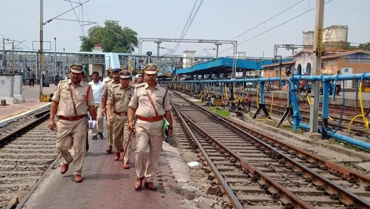 கவரப்பேட்டை ரயில் விபத்து: செல்போன் மூலம் திட்டமா?? 200 பேரிடம் போலீஸார் விசாரணை..!!