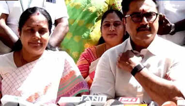 "அன்று ஜெ.,விடம் கைகட்டி &nbsp;நின்றாரே விஜய்"- சரத்குமார் ஆவேச பேட்டி &nbsp;&nbsp;