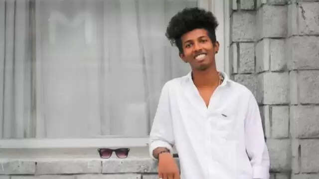 அஜித் ரசிகர் உயிரிழந்த விவகாரம்: நடிகர்கள் அஜித், விஜய்  மீது நடவடிக்கை கோரி புகார்..