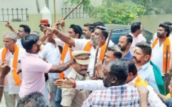 மோடி உருவபொம்மை எரிப்பு! புதுச்சேரியில் பரபரப்பு