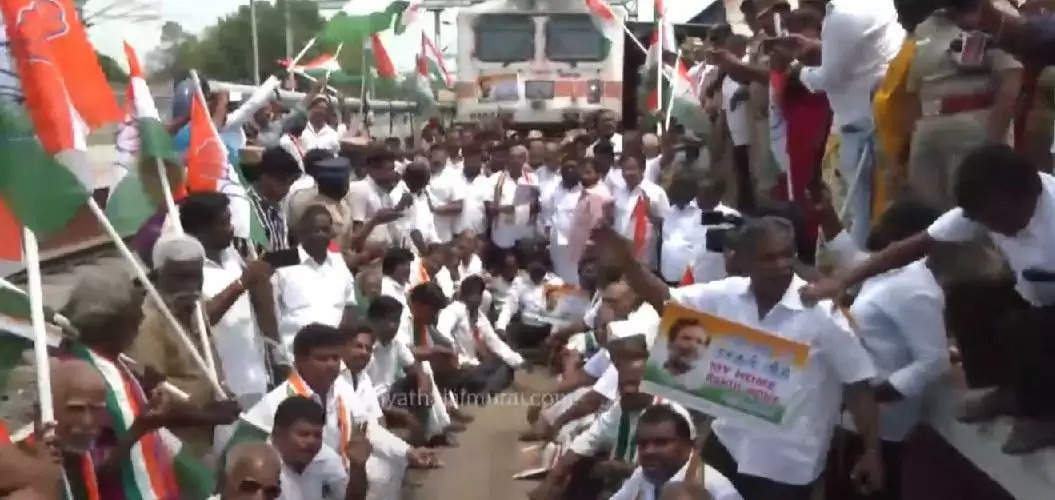 congress train protest 