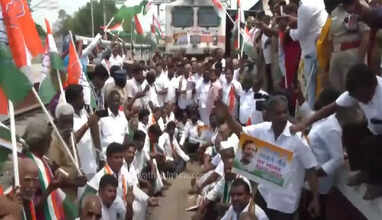 congress train protest 
