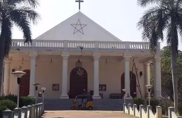 தேவாலயங்களை சீரமைக்க நிதியுதவி...உடனே விண்ணப்பிக்கலாம் - சென்னை மாவட்ட ஆட்சியர் அறிவிப்பு..