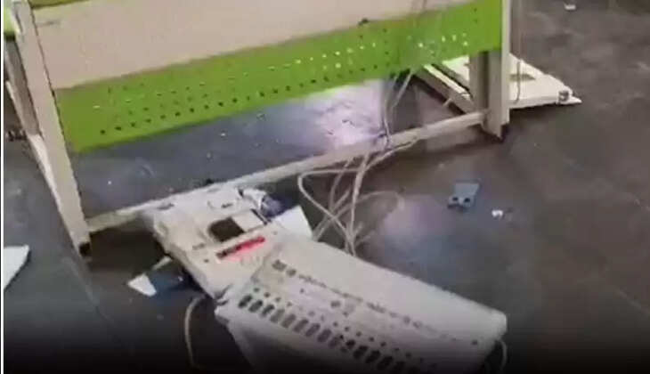 வாக்களிக்க சென்ற இடத்தில் ஓட்டு மெஷினை உடைத்து நொறுக்கிய நபர்!