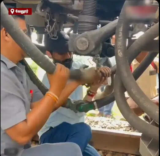 காட்பாடி ரயில் என்ஜின்