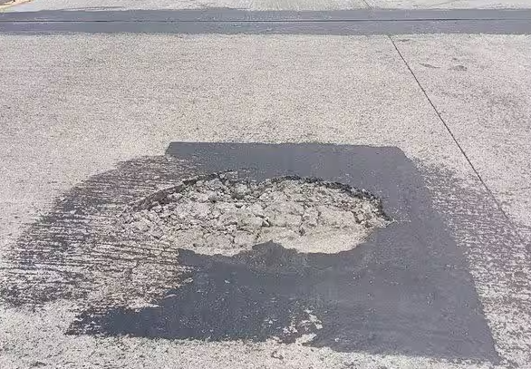 புத்தம் புதிய பாலத்தின் நிலையை பாருங்க..! அச்சத்தில் வாகன ஓட்டிகள்..!