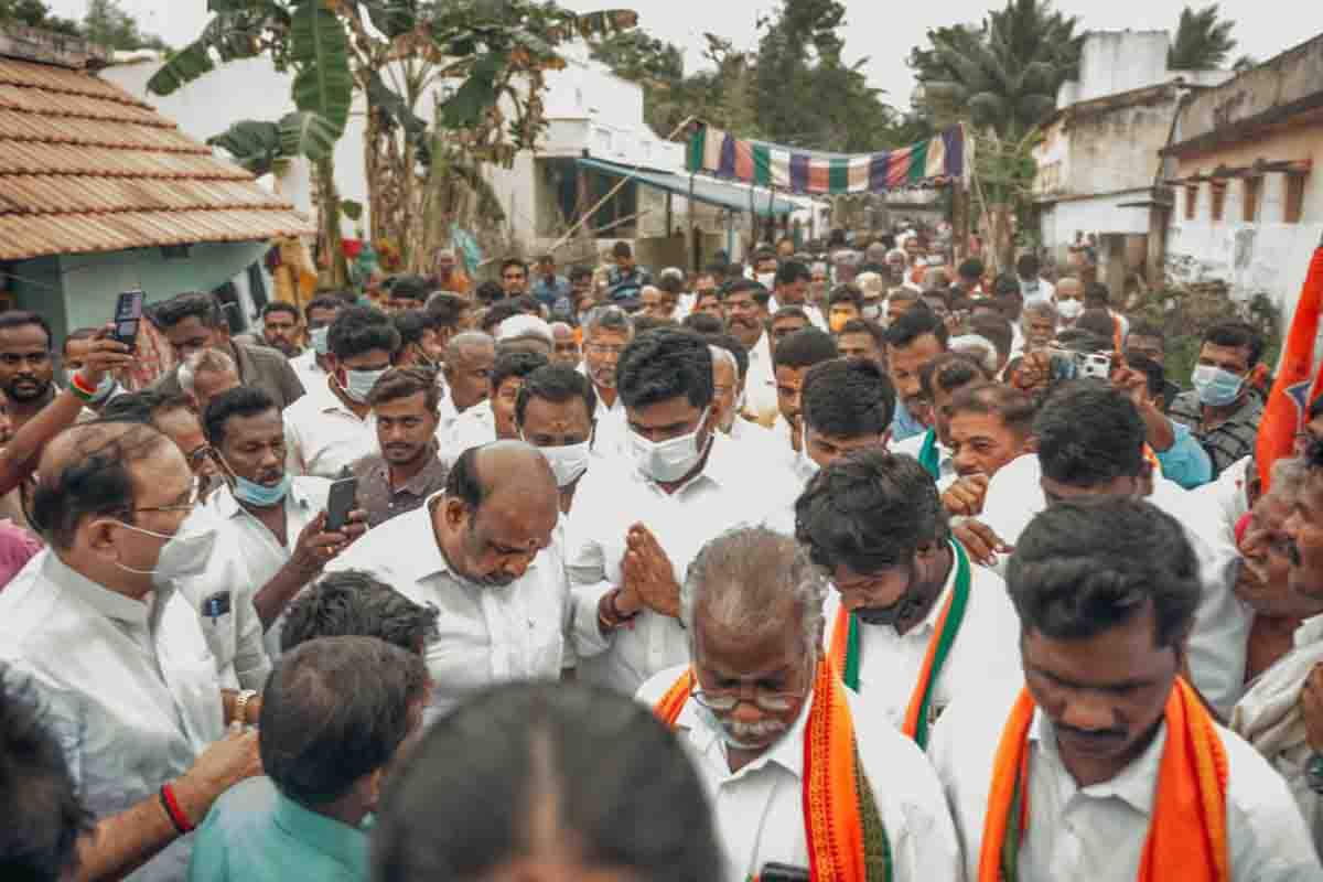 அறைக்குள் நடந்ததை வெளியே சொல்ல மறுத்த அண்ணாமலை