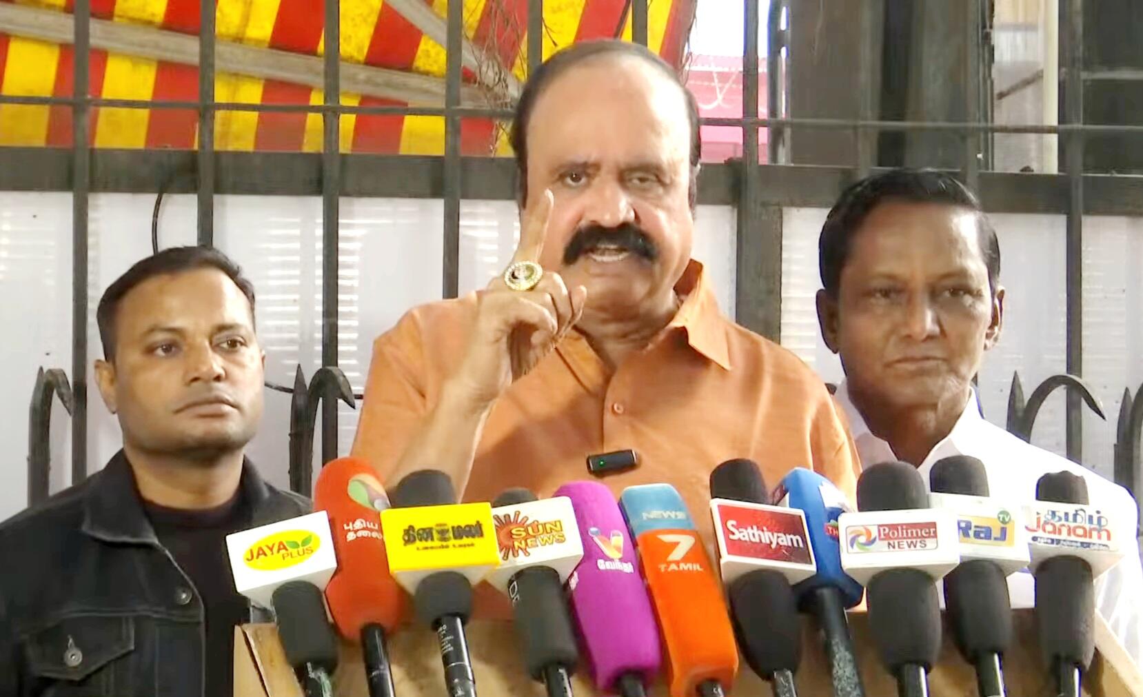 “அதிமுக பொதுக்குழு தீர்மானங்களை ஏற்றுக் கொள்ளக் கூடாது”- தேர்தல் ஆணையத்தில் புகழேந்தி மனு