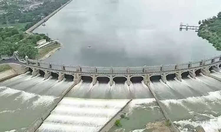 நிரம்பிய மேட்டூர் அணை : 12 காவிரி கரையோர மாவட்டங்களுக்கு வெள்ள அபாய எச்சரிக்கை..