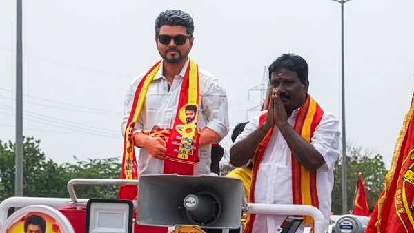 ஆர்.கே.நகர் பாணியை பின்தொடரும் TVK வேட்பாளர்..! விஜய்யின் உருவ பொம்மையுடன்...