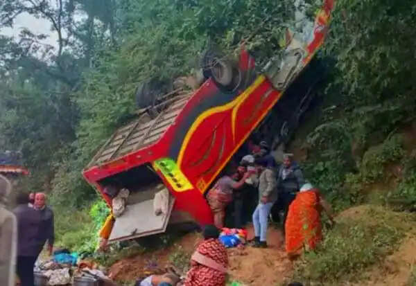 #BREAKING : ஆந்திராவில் பஸ் பள்ளத்தாக்கில் கவிழ்ந்து விபத்து; 9 பேர் பலி..!!