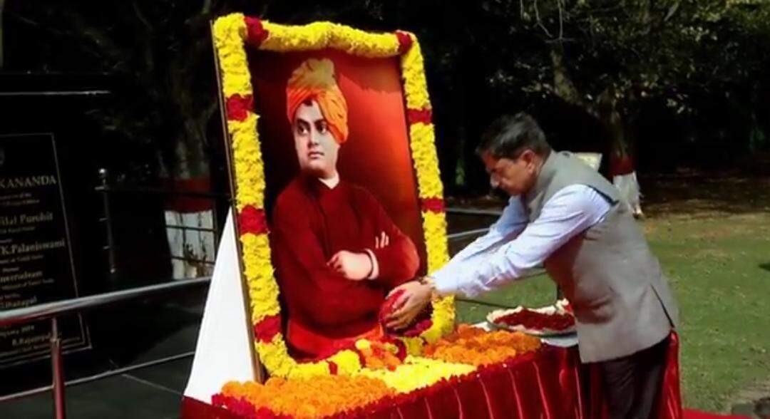 சுவாமி விவேகானந்தரின் படத்திற்கு ஆளுநர் ஆர்.என்.ரவி மரியாதை!