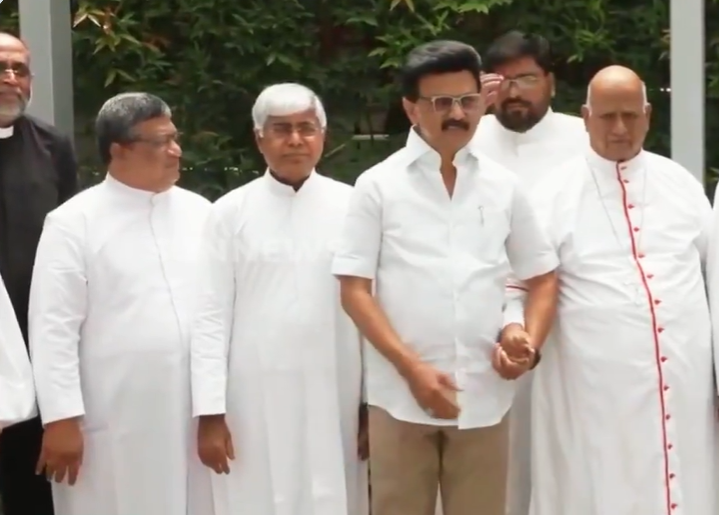 விஜய்க்கு எதிராக திரும்பிய கிறிஸ்தவ ஆயர்கள்! முதலமைச்சரை சந்தித்து திமுக கூட்டணிக்கு ஆதரவு