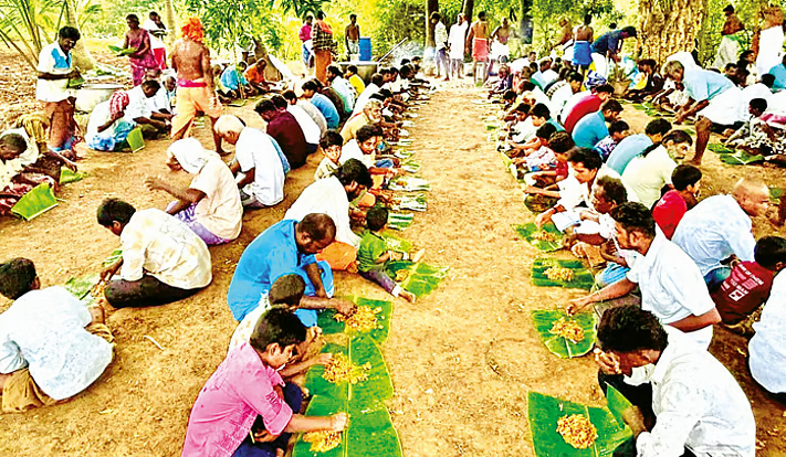 பெண்களுக்கு அனுமதி இல்லை! ஆண்கள் மட்டும் பங்கேற்ற ஆடி படையல் திருவிழா..!