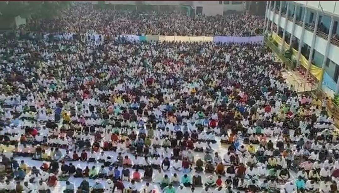 ரம்ஜான் பண்டிகை - கோவையில் சிறப்பு தொழுகையில் ஆயிரக்கணக்கானோர் பங்கேற்பு!